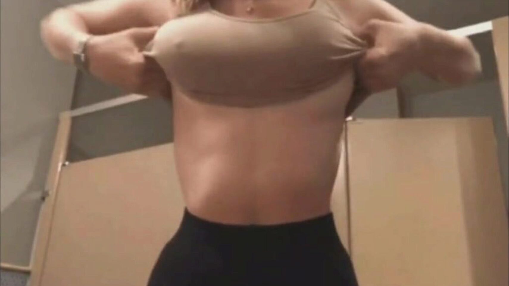 gf titty révèle - des gouttelettes de mésange scones inestimables chatte gf = compilation créée à partir de gifs