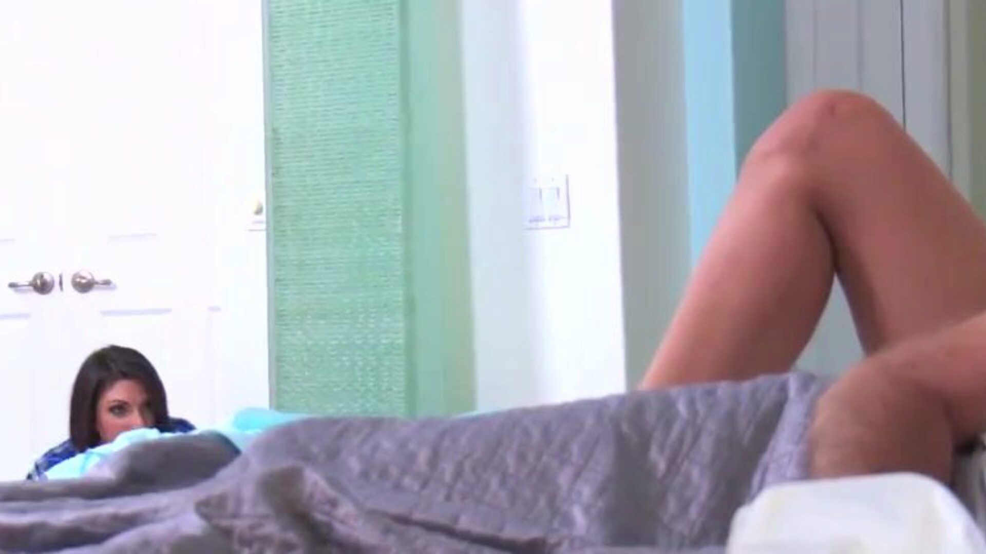 Brazzers - Mother I'd Like To Fuck slurps her step daughters slit