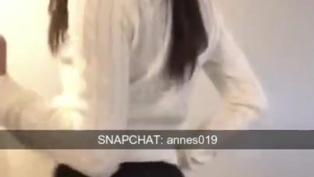Teen strippt nackten Körper auf Snapchat