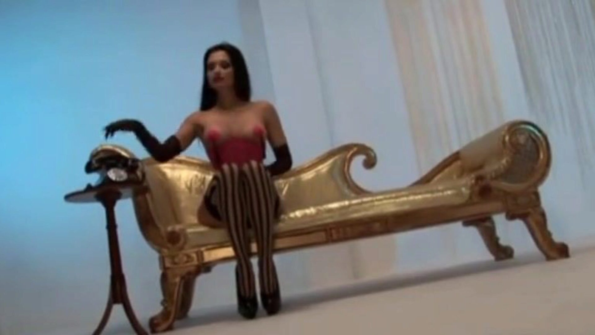Aletta Ocean groet je naar het Dollz House