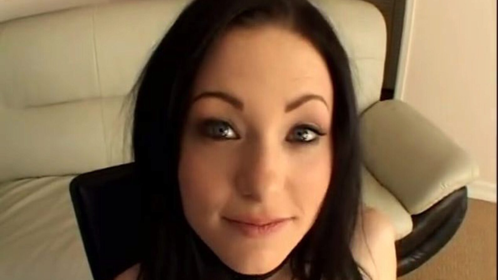 pallido super-carino corvo adolescente lexxi rippa gangbang