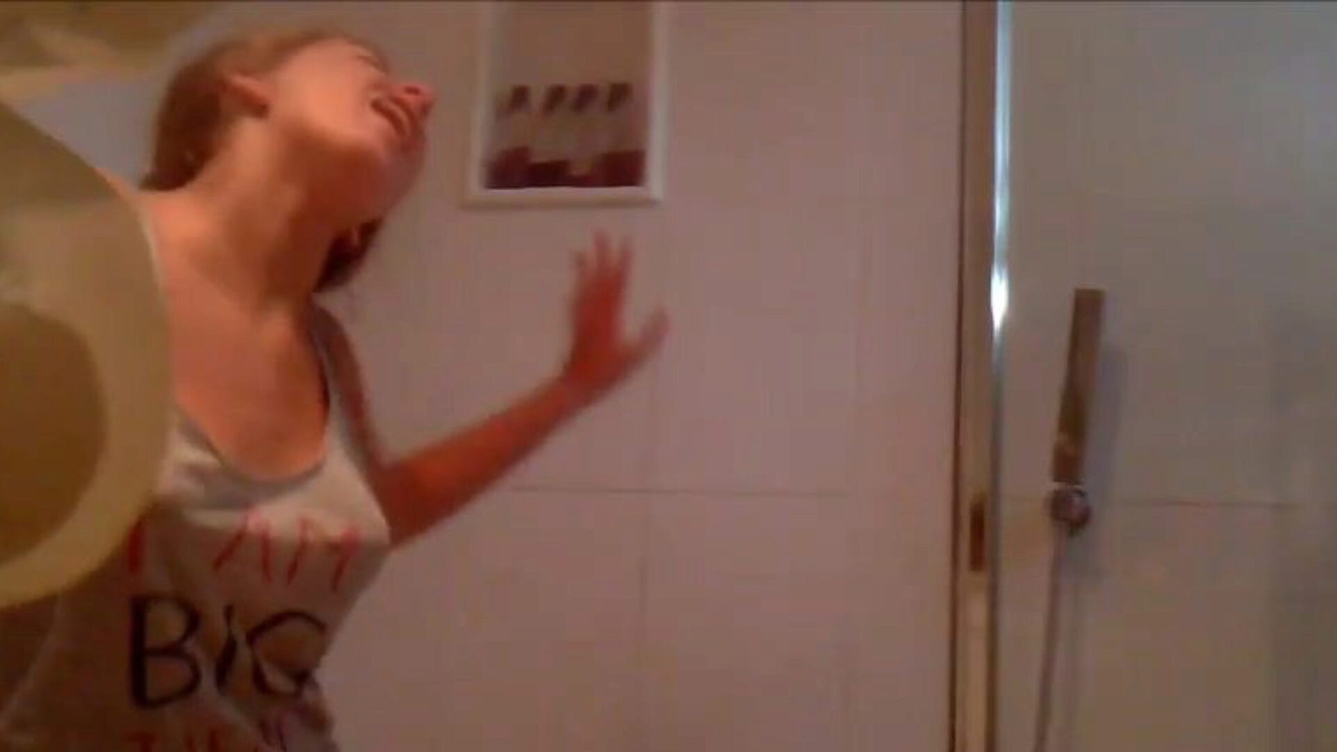 hermosa adolescente sa en la ducha impresionante sa diletante lola en toda su gloria de atuendo natural