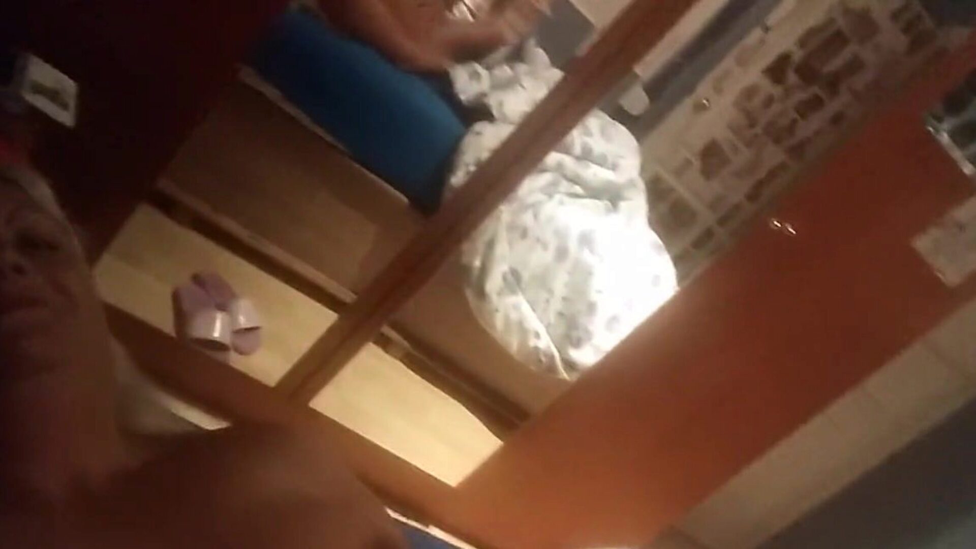 la mirada de casanova. ante la mirada del tatto de casanova mi marido me masajea las tetas grandes y me excita y el se pone cachondo y se hace una paja y me llena de spunk las tetas.