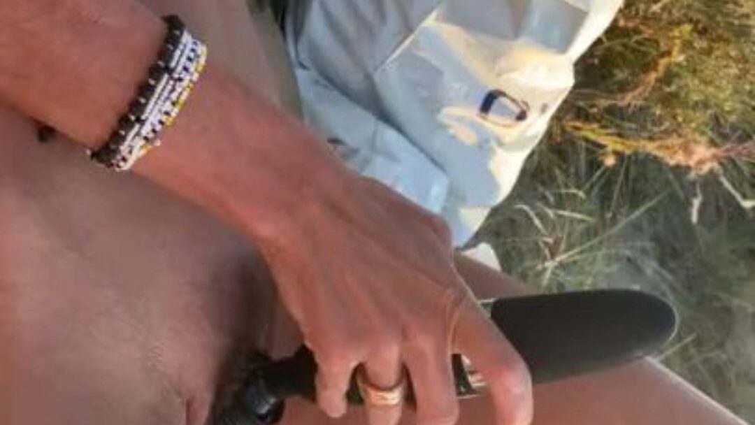 hundige beach, 8 boyz com karısı üzerinde